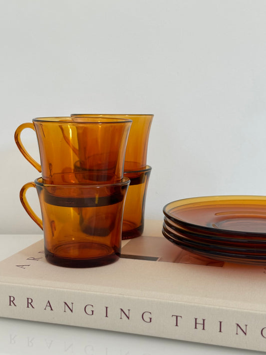 Service à café vintage en verre ambré (4 tasses et soucoupes) de Duralex France