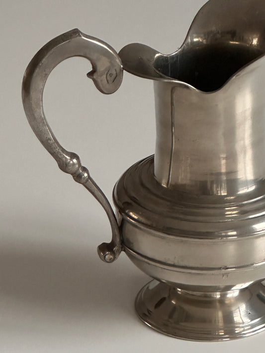 Pichet en étain des années 1950