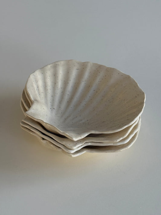 Freckle Ceramic Shell Dish (set of 4)