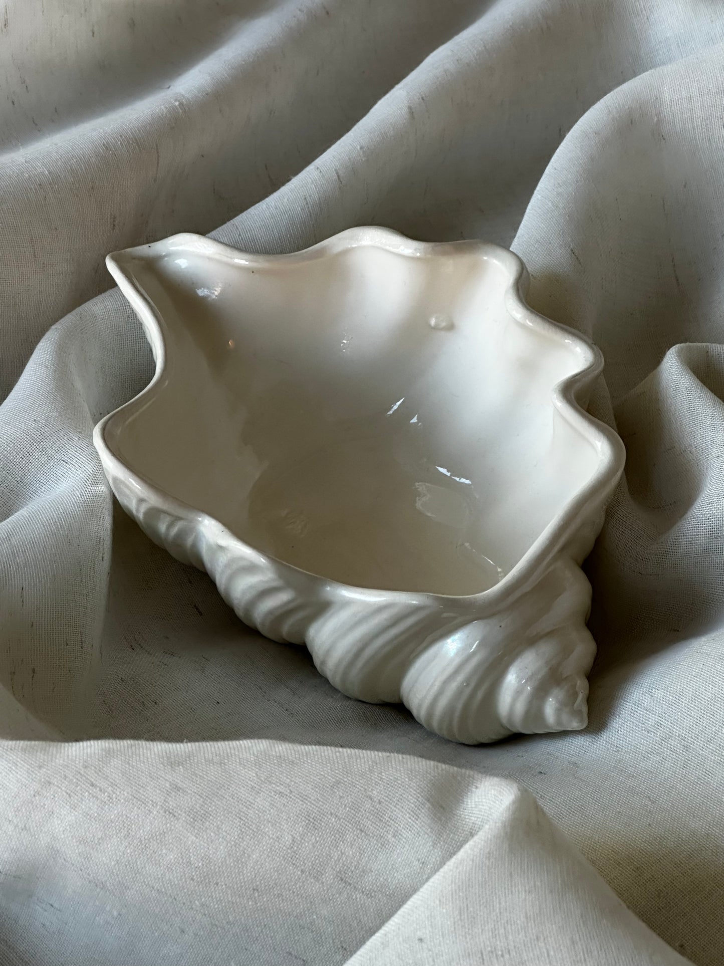 Vintage ceramic seashell catchall