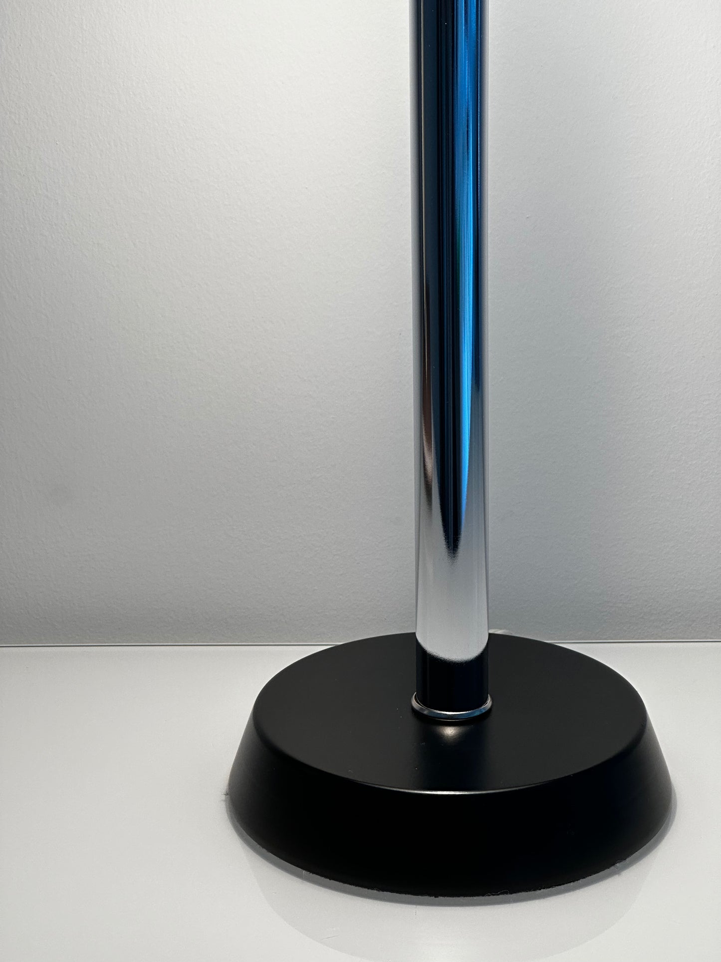 Lampe de bureau en métal noir et chrome, années 1970