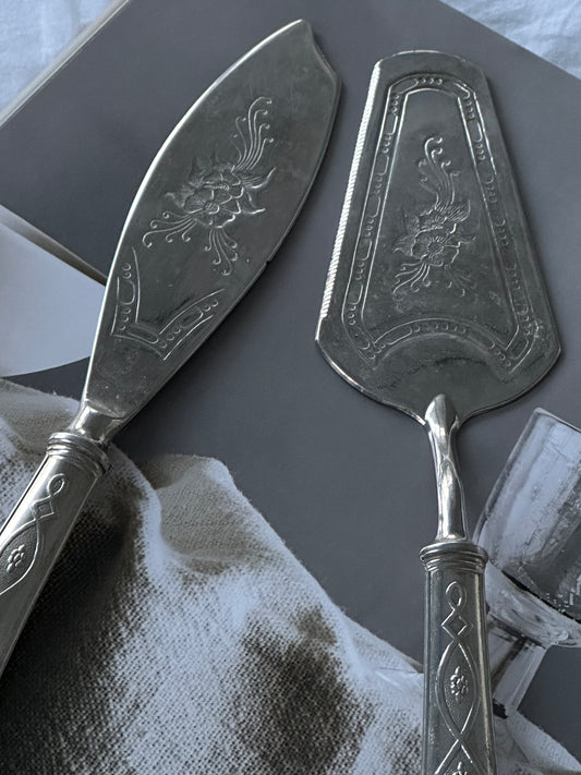 Couteau et pelle à gâteau en métal argenté