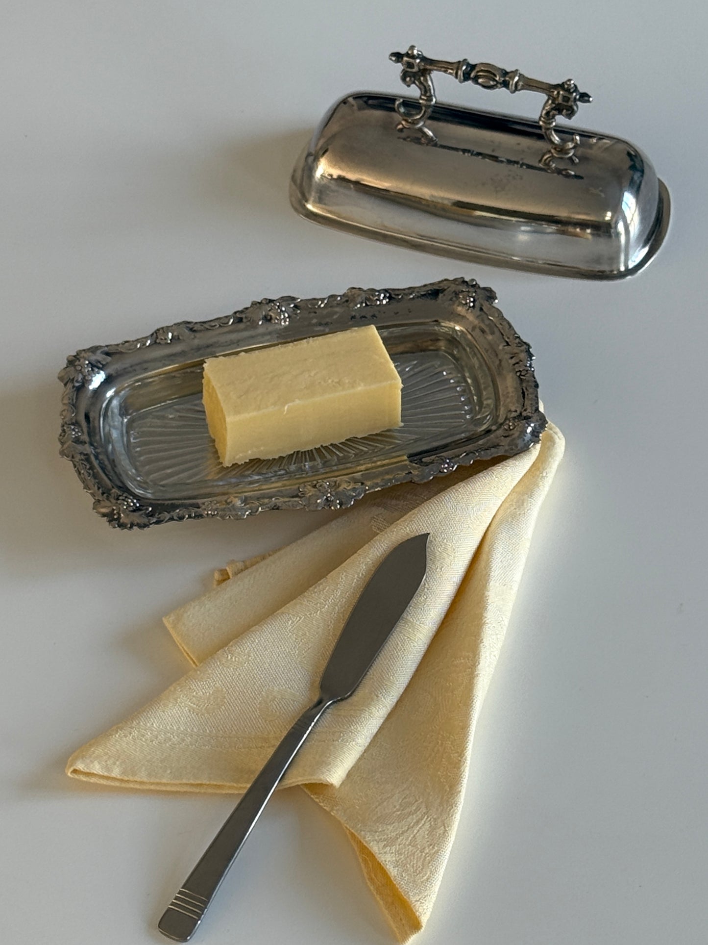 Beurrier en métal argenté orné - Fabriqué en Angleterre