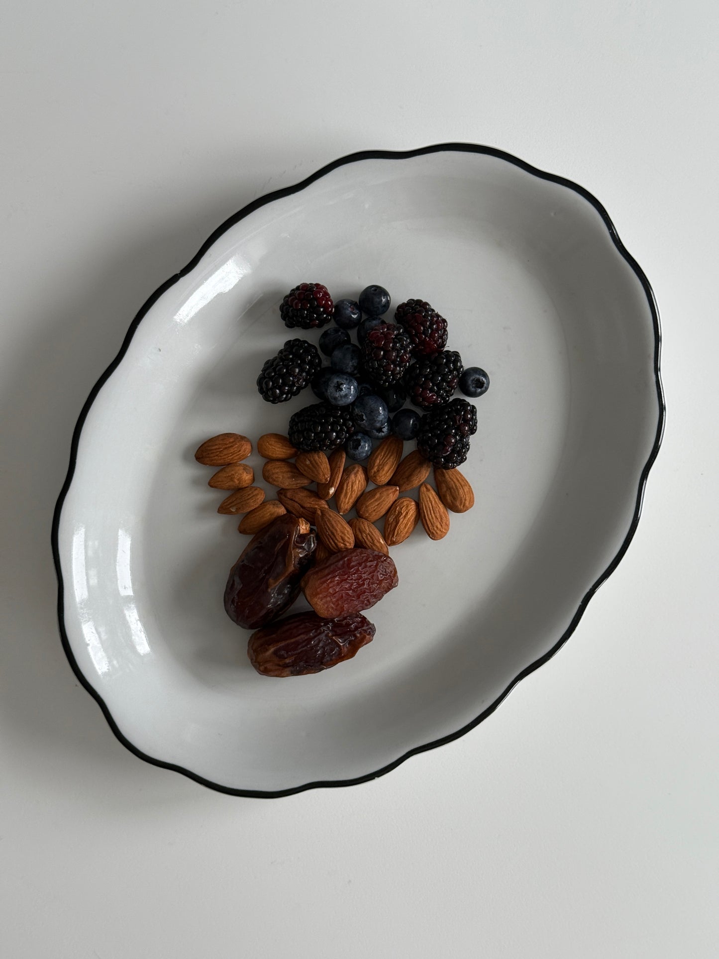 Minimalist White Ceramic Plates with Black Rim - Poland (set of 4)